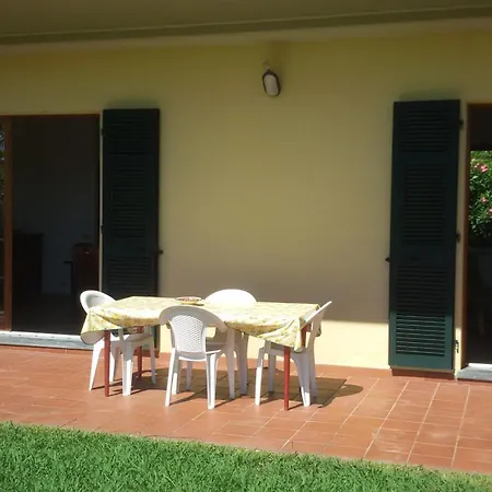 Casa Con Piscina Campo Da Tennis Vicino Al Mare E Alle Cinque Terre Ameglia